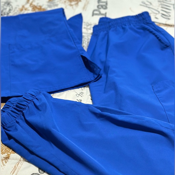 Women’s Scrub Set - Picture 2 of 5